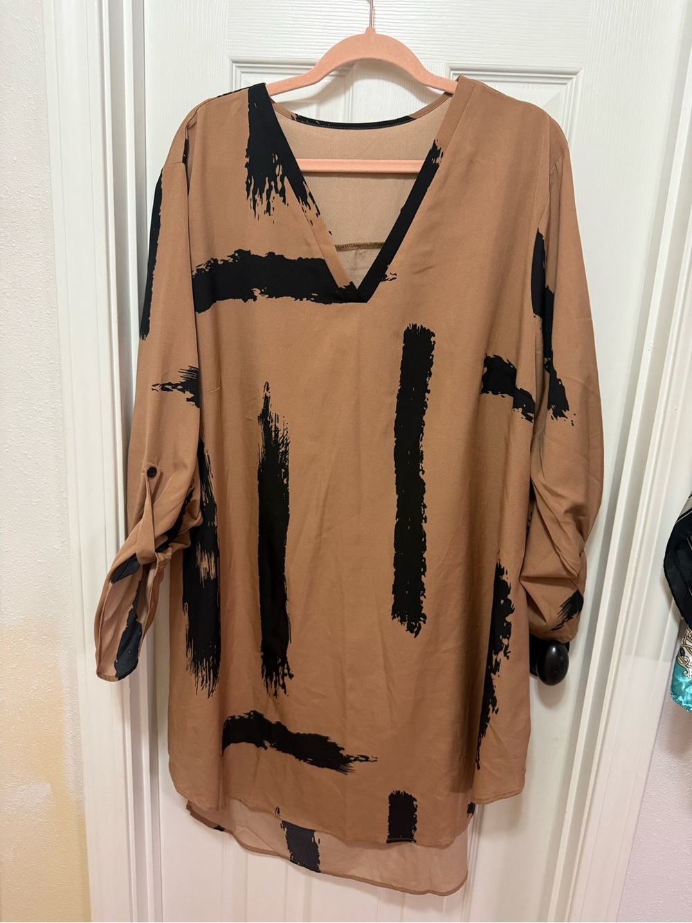 Woven V-Neck Brushstroke Tunic - Brown/Black